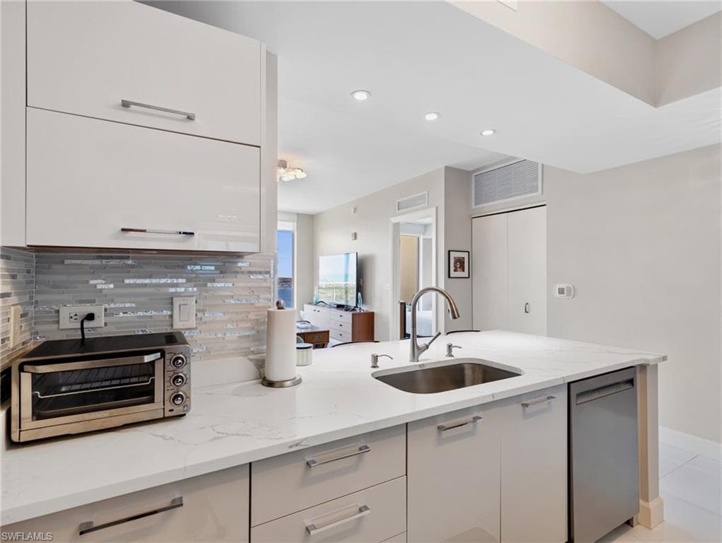 3000 Oasis Grand BLVD # 1206, FORT MYERS FL 33916-13