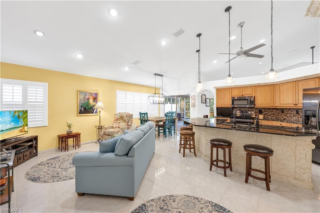 1335 Old Oak LN, NAPLES FL 34110-11