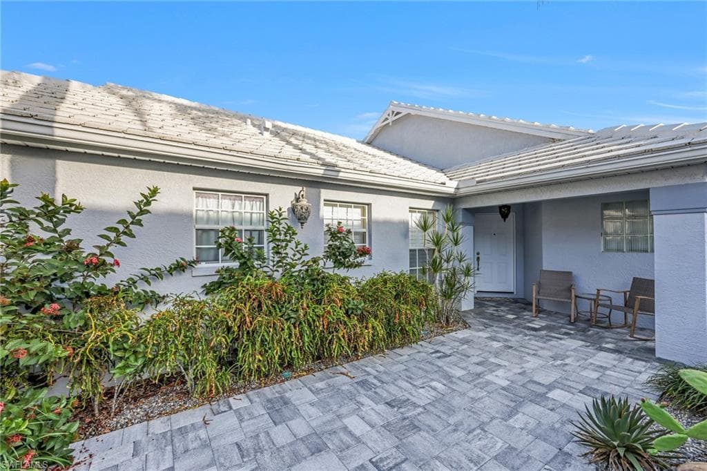 1335 Old Oak LN, NAPLES FL 34110-2