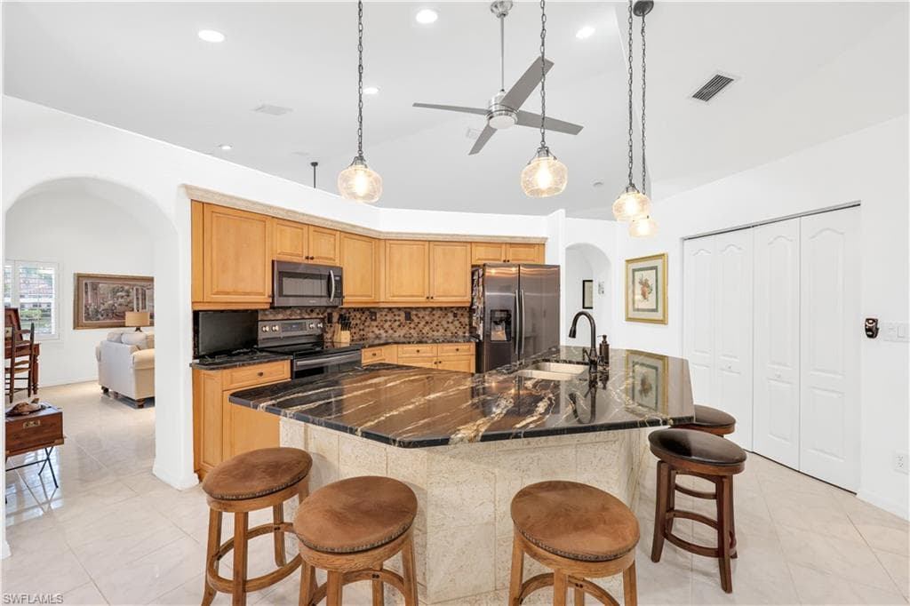 1335 Old Oak LN, NAPLES FL 34110-8