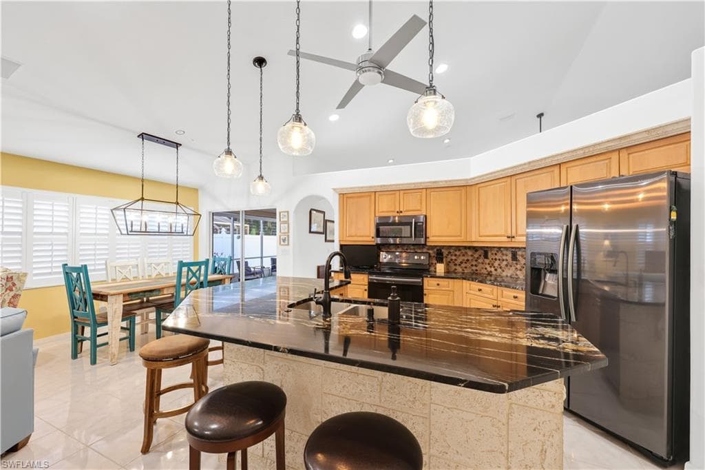 1335 Old Oak LN, NAPLES FL 34110-9