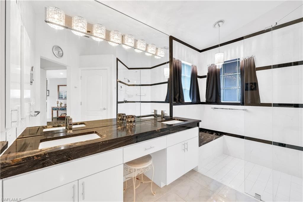 1335 Old Oak LN, NAPLES FL 34110-7