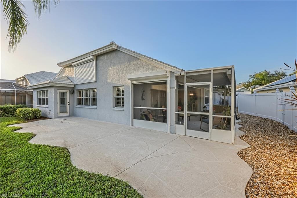 1335 Old Oak LN, NAPLES FL 34110-17