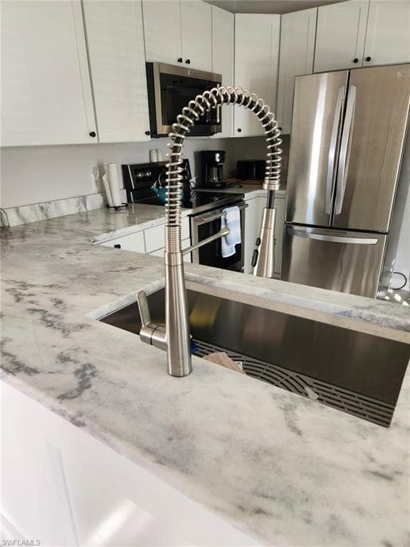 10823 Ani CIR, ESTERO FL 33928-10