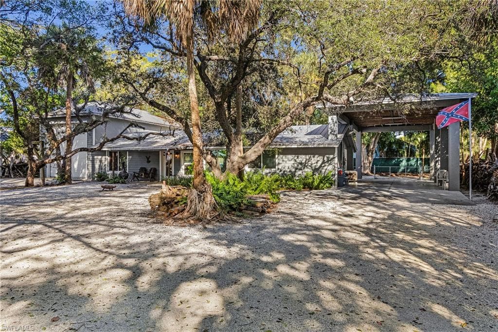 2563 Weeks AVE, NAPLES FL 34112-1