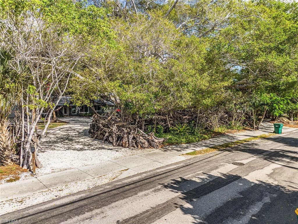 2563 Weeks AVE, NAPLES FL 34112-25