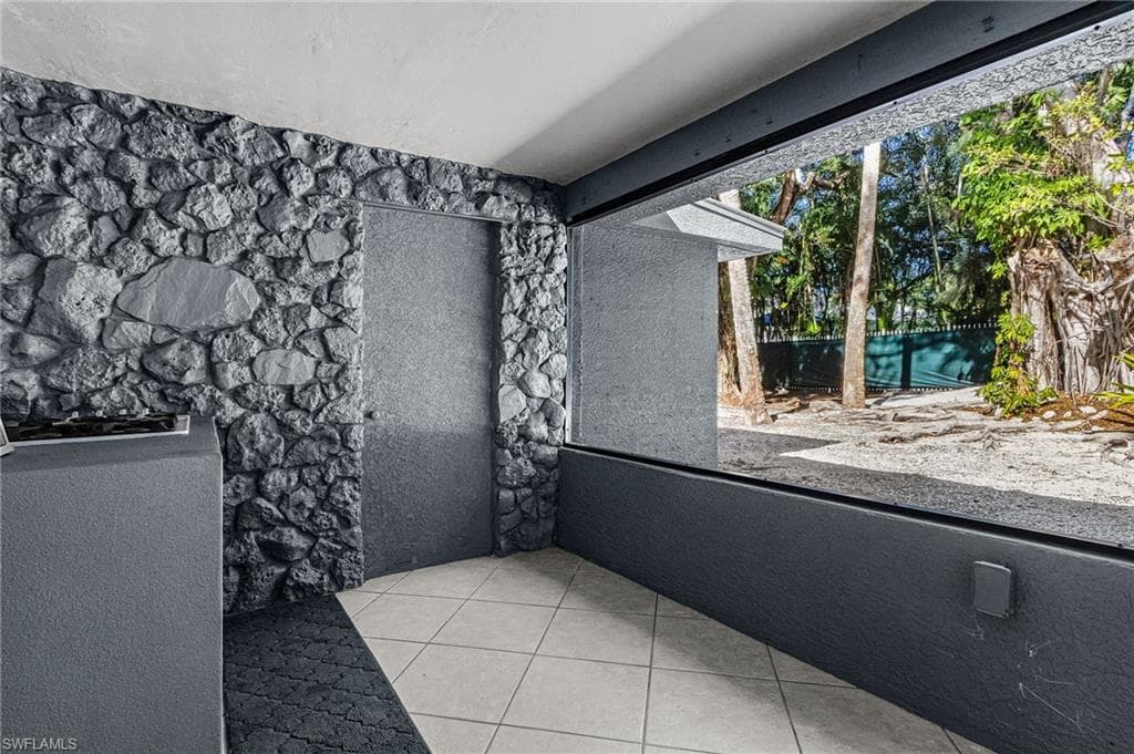 2563 Weeks AVE, NAPLES FL 34112-19