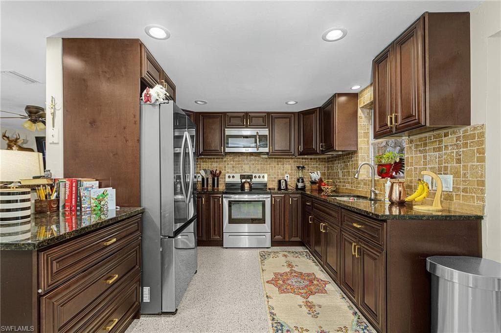 2563 Weeks AVE, NAPLES FL 34112-14