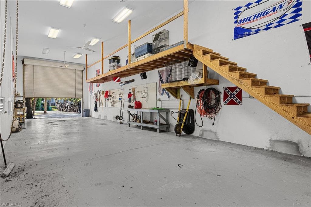 2563 Weeks AVE, NAPLES FL 34112-18