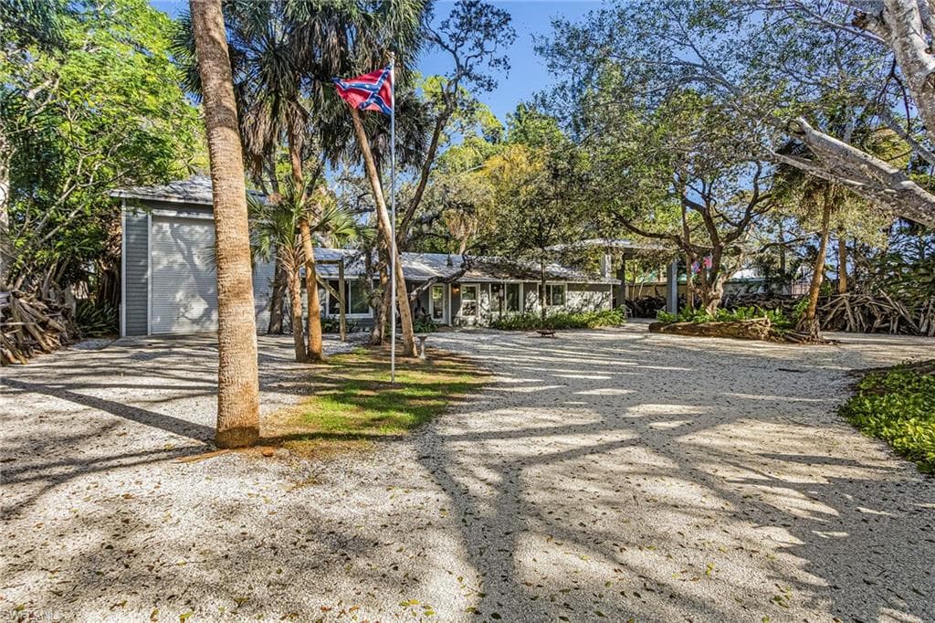 2563 Weeks AVE, NAPLES FL 34112-3