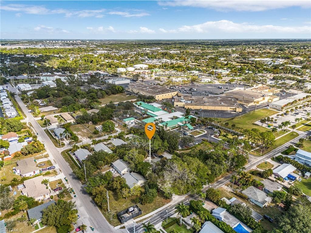 2563 Weeks AVE, NAPLES FL 34112-24