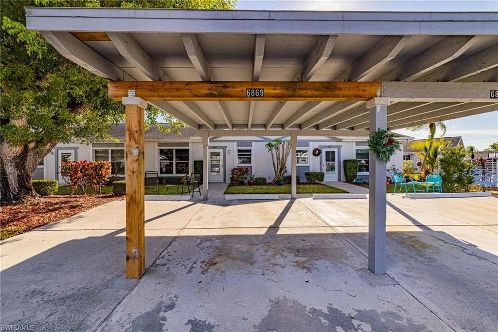 6869 Bogey DR, FORT MYERS FL 33919-1