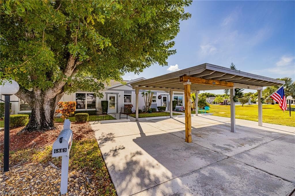 6869 Bogey DR, FORT MYERS FL 33919-2