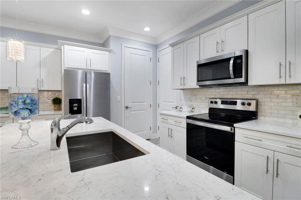 12973 Pembroke DR, NAPLES FL 34105-6