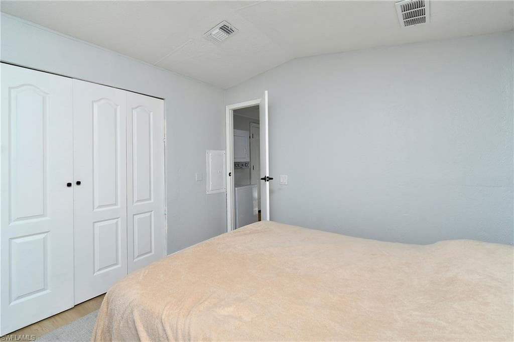 22950 Tinas LN, FORT MYERS FL 33913-14