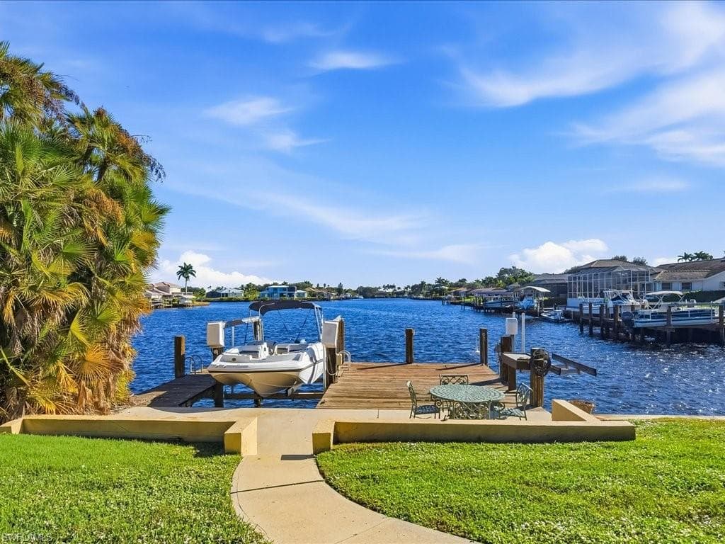 127 Newport DR, NAPLES FL 34114-23