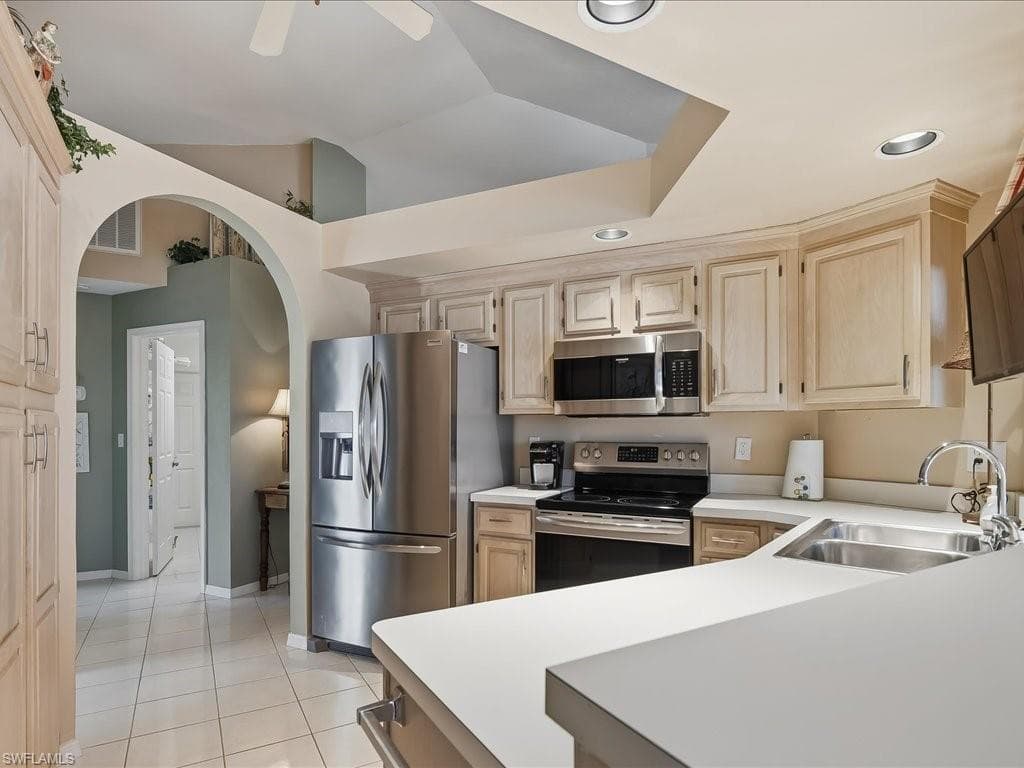 127 Newport DR, NAPLES FL 34114-10