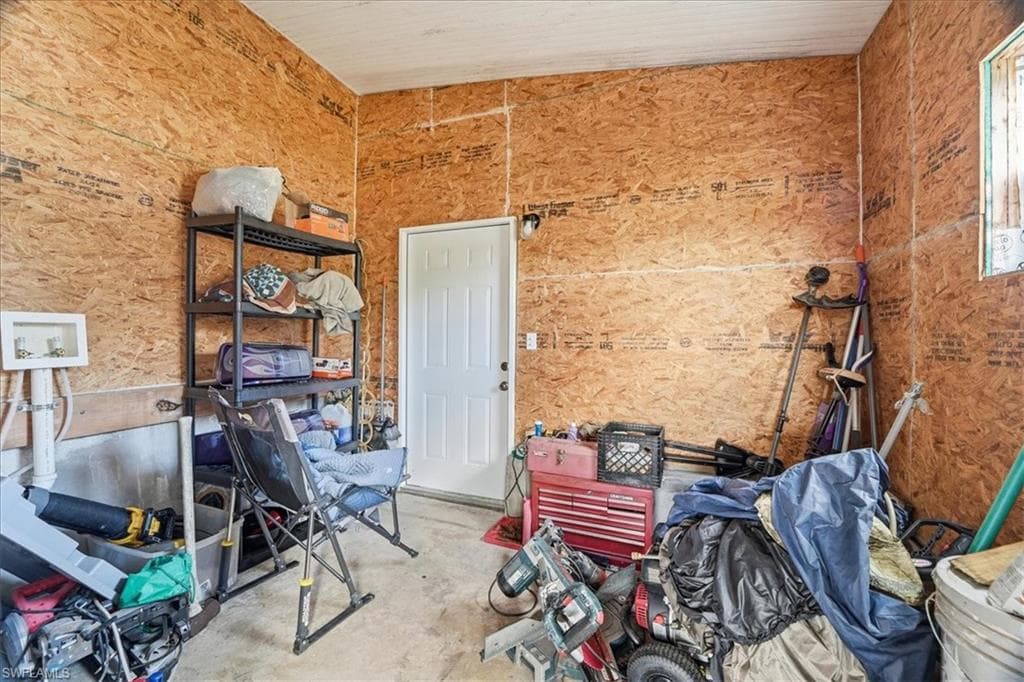 2425 Case LN, NORTH FORT MYERS FL 33917-11