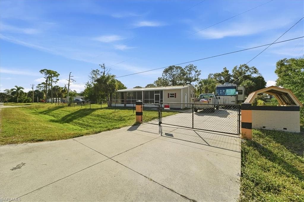 2425 Case LN, NORTH FORT MYERS FL 33917-10