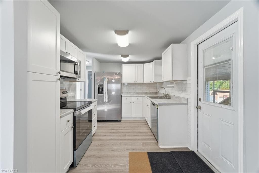 2425 Case LN, NORTH FORT MYERS FL 33917-20