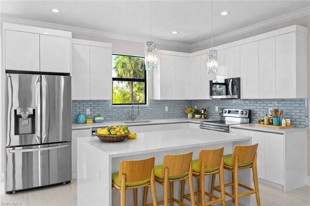 3657 Everglades BLVD S, NAPLES FL 34117-5