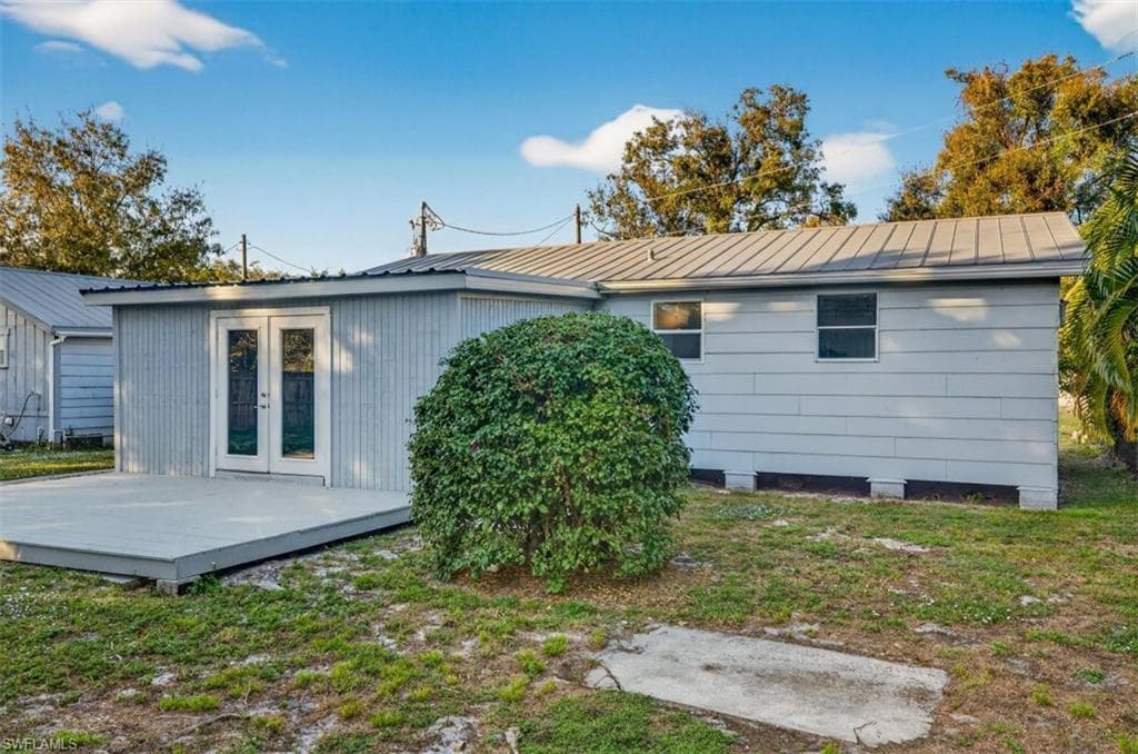 559 Clark ST, NORTH FORT MYERS FL 33903-17