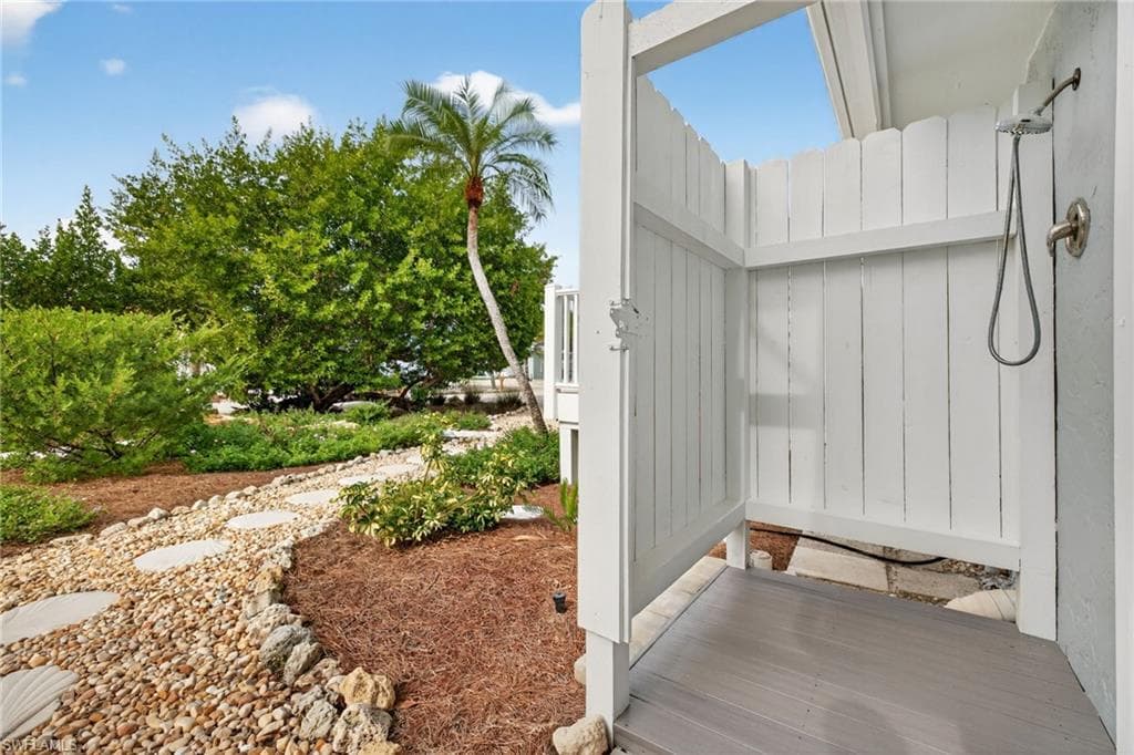 243 Southwinds DR, SANIBEL FL 33957-32