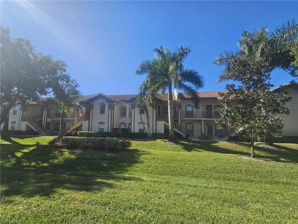 266 Newport DR # 310, NAPLES FL 34114-1