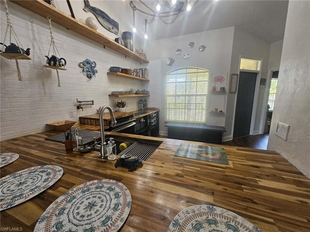 266 Newport DR # 310, NAPLES FL 34114-4