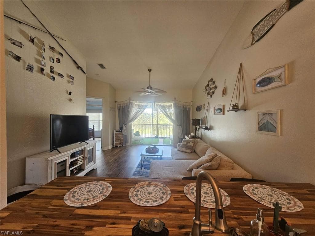 266 Newport DR # 310, NAPLES FL 34114-8