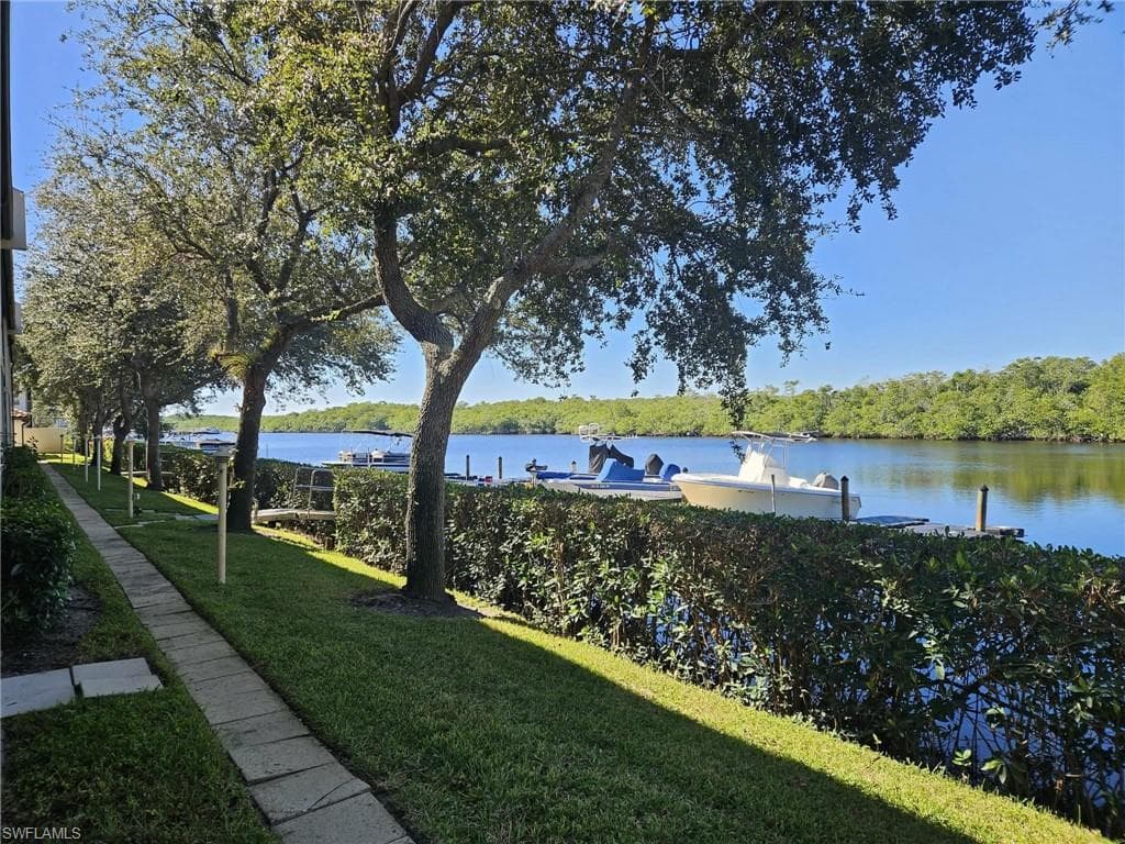 266 Newport DR # 310, NAPLES FL 34114-20