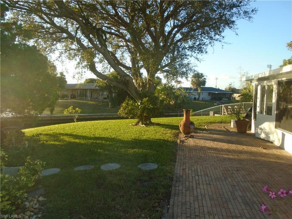 991 April LN, NORTH FORT MYERS FL 33903-13