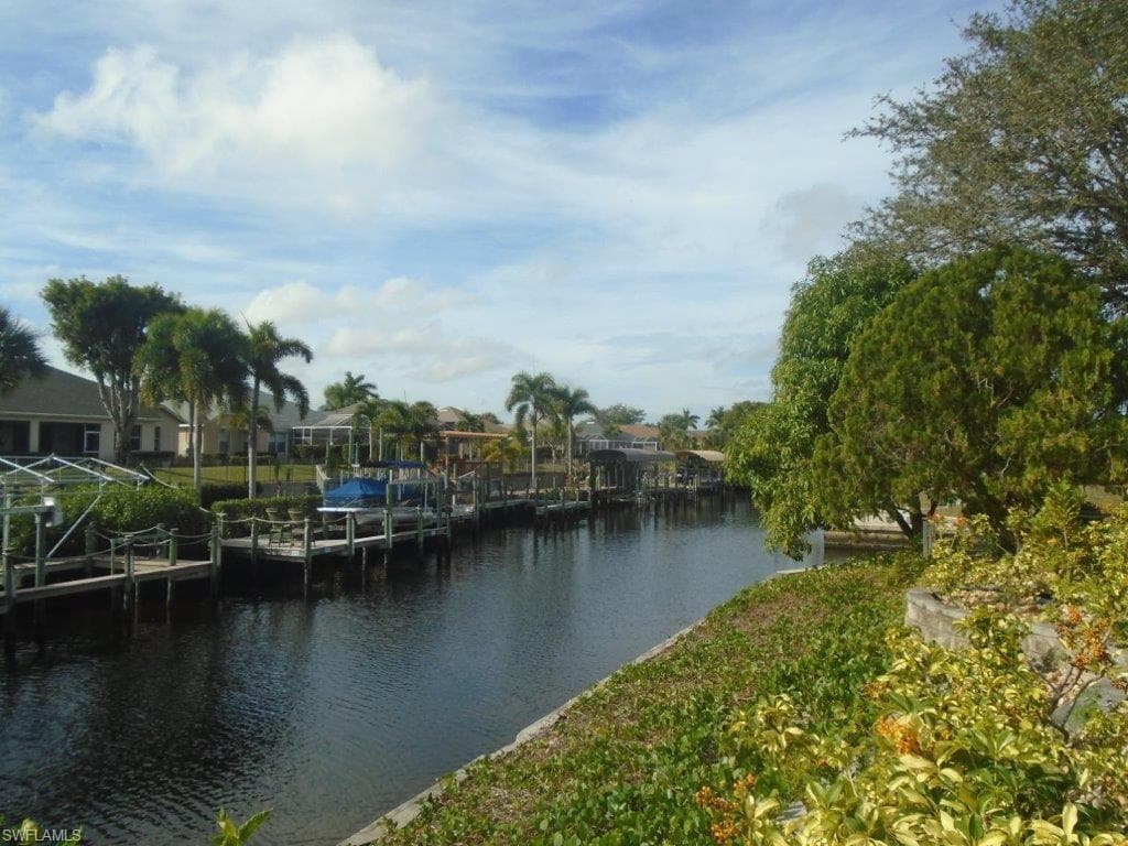 991 April LN, NORTH FORT MYERS FL 33903-10