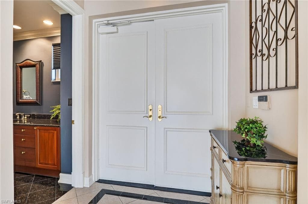 909 10th ST S # 204, NAPLES FL 34102-12