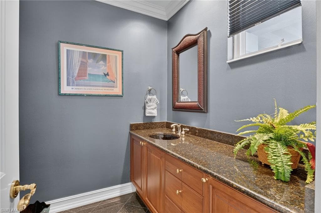 909 10th ST S # 204, NAPLES FL 34102-38