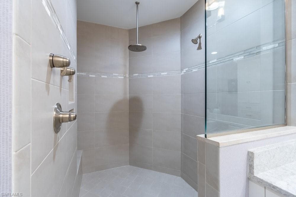 16382 Viansa WAY # 201, NAPLES FL 34110-11