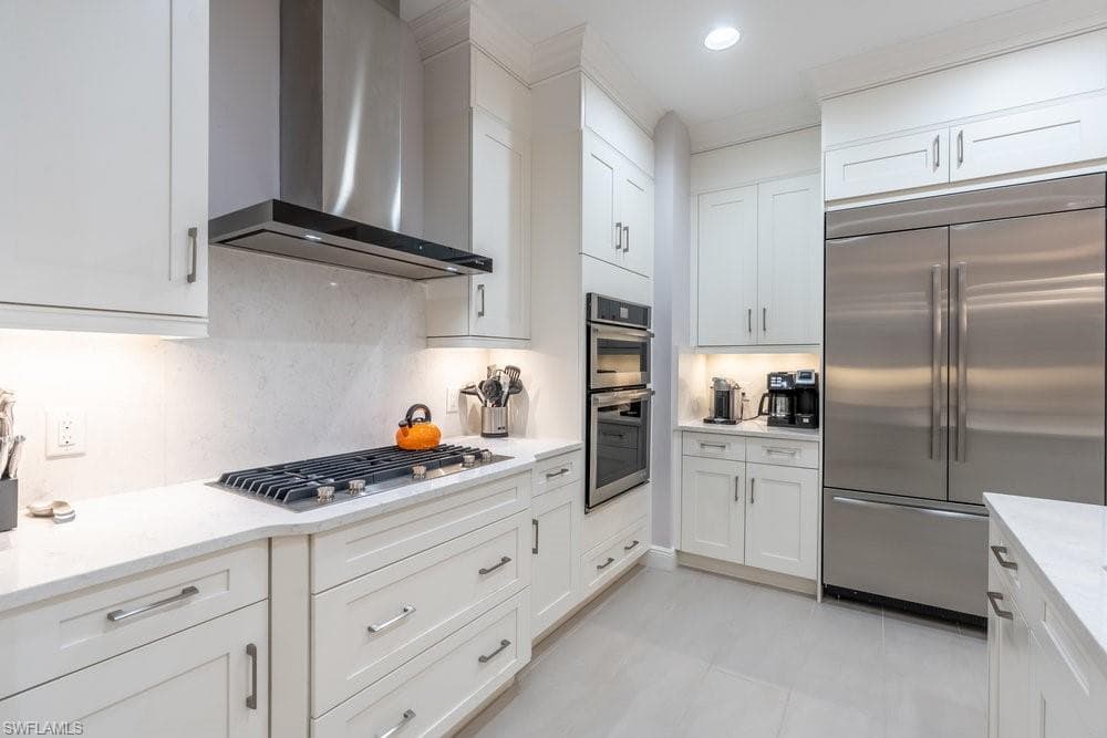 16382 Viansa WAY # 201, NAPLES FL 34110-3