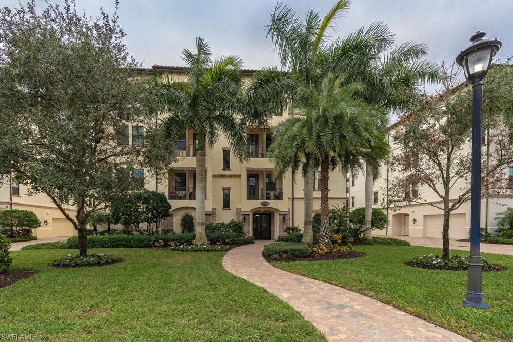 16382 Viansa WAY # 201, NAPLES FL 34110-20