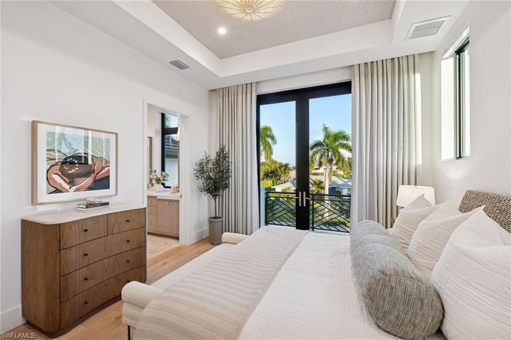 1990 7th ST S, NAPLES FL 34102-31