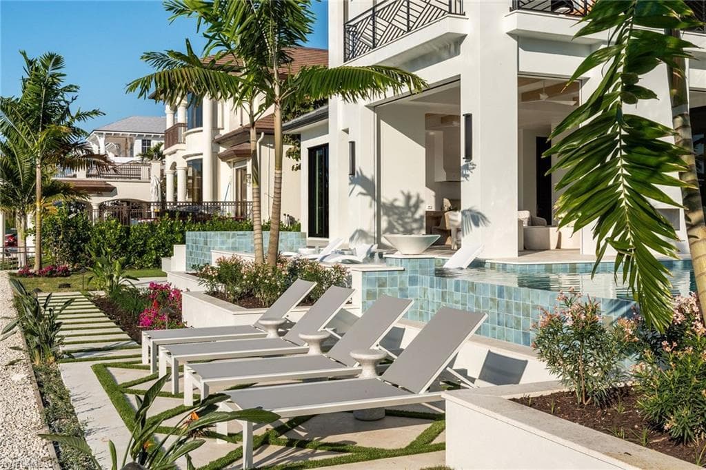 1990 7th ST S, NAPLES FL 34102-37