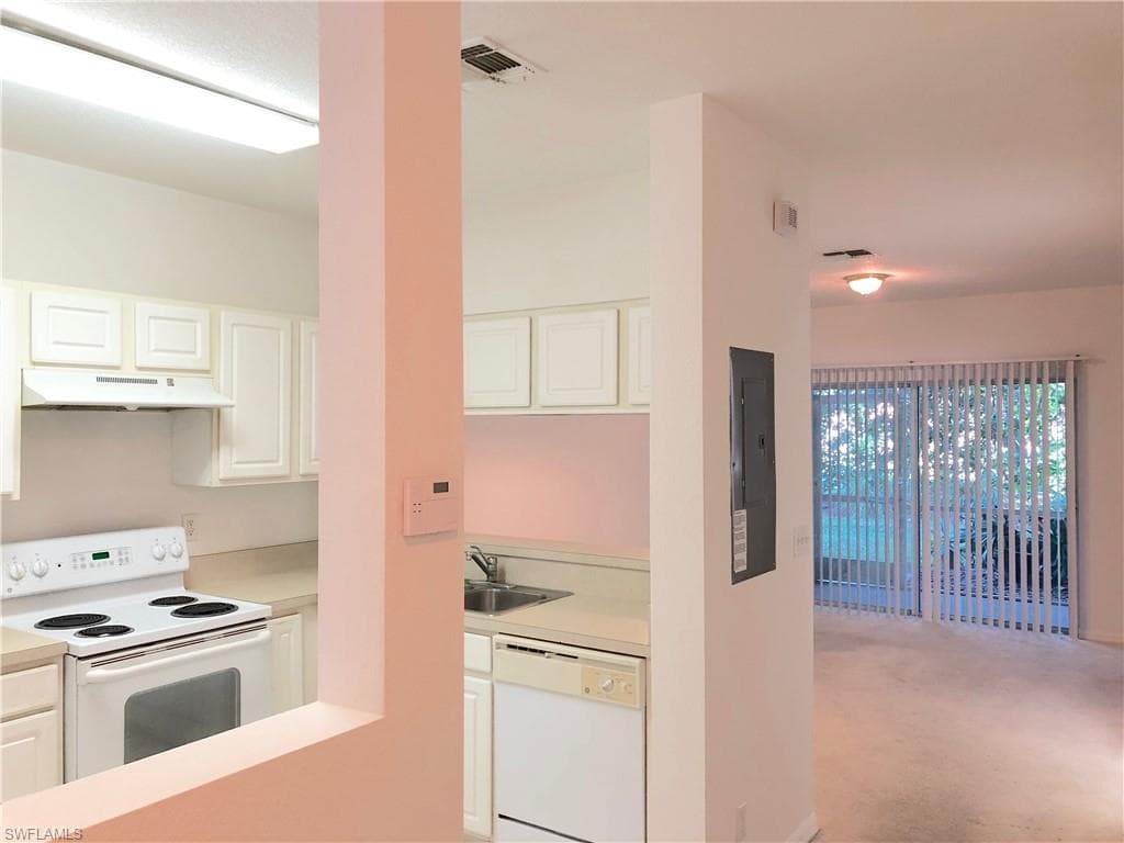 8073 Pacific Beach DR, FORT MYERS FL 33966-1