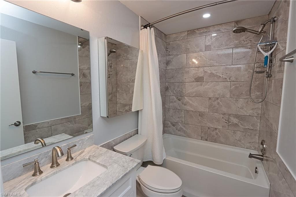 8109 Country RD # 201, FORT MYERS FL 33919-11