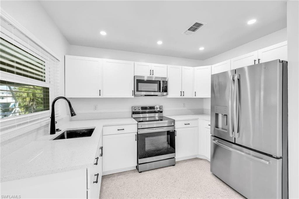 2822 Bruce ST, MATLACHA FL 33993-14