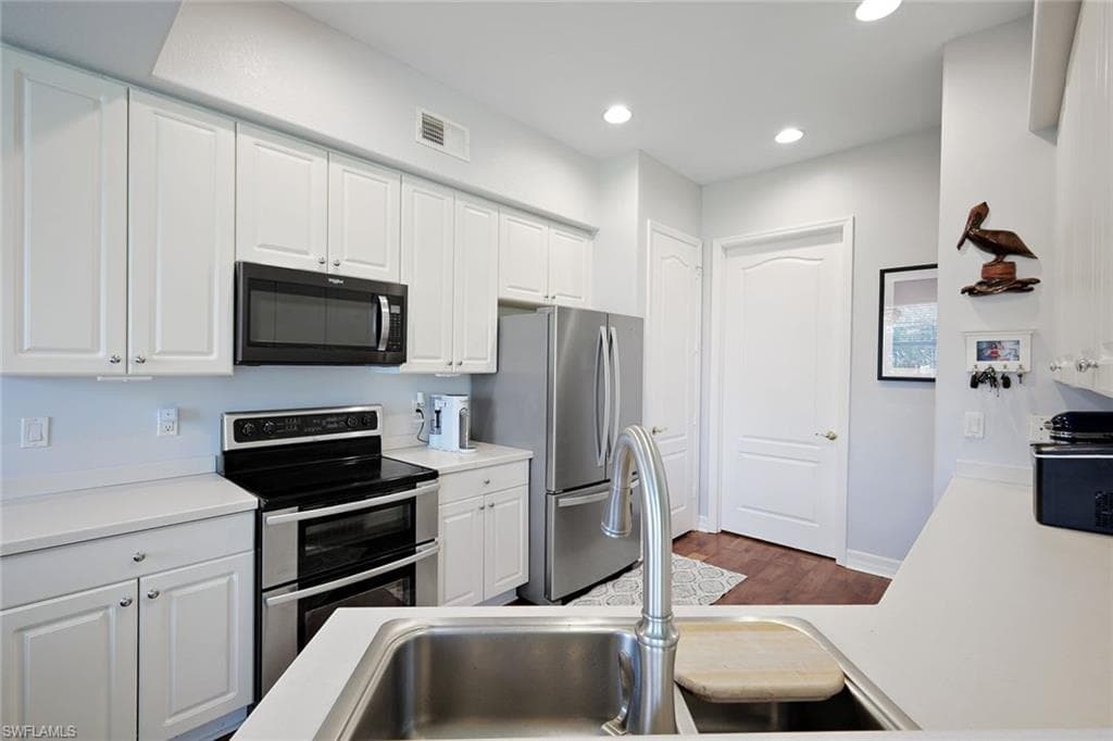 6100 Jonathans Bay CIR # 302, FORT MYERS FL 33908-10