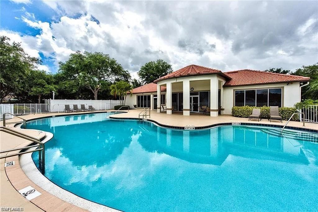 8302 Laurel Lakes WAY, NAPLES FL 34119-9