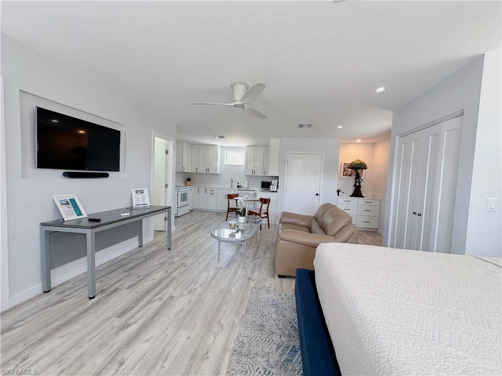 1308 Rosemary LN, NAPLES FL 34103-17