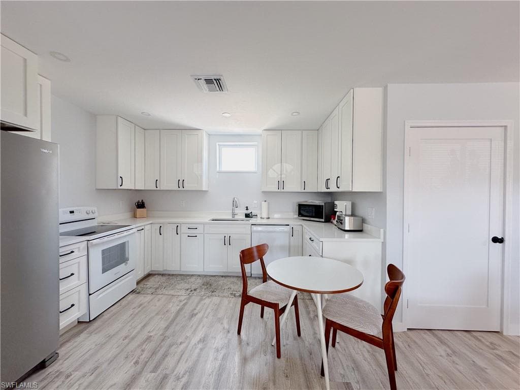 1308 Rosemary LN, NAPLES FL 34103-20