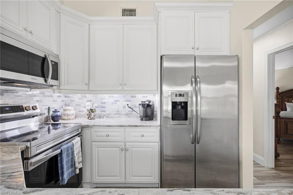 950 Moody RD # 111, NORTH FORT MYERS FL 33903-16