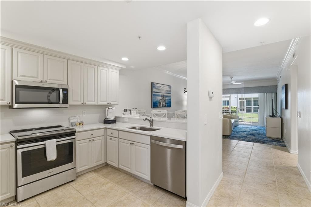 221 9th ST S # 123, NAPLES FL 34102-5