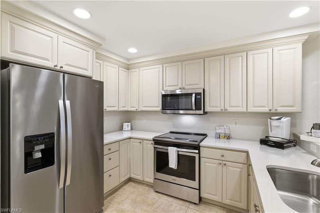 221 9th ST S # 123, NAPLES FL 34102-6